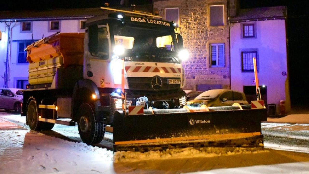 Neige et verglas : comment la Métropole de Grenoble s’organise pour maintenir les routes praticables