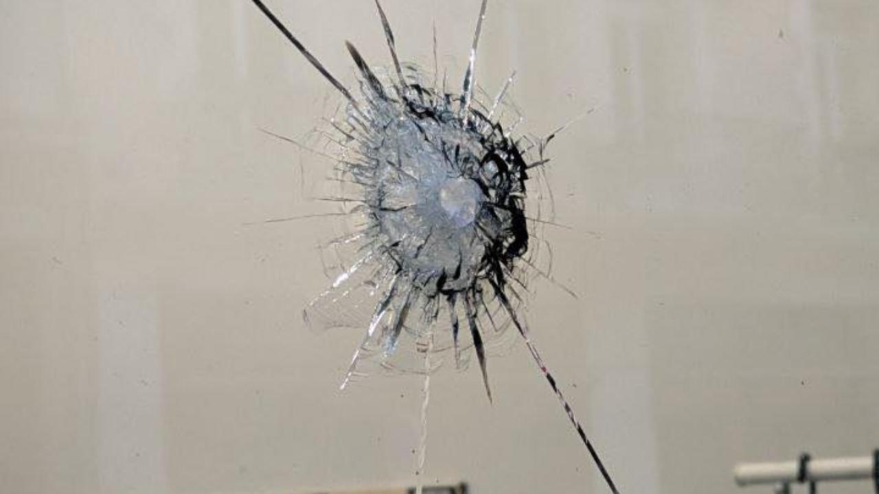 Municipales à Grenoble : qui en veut à Allan Brunon (LFI), dont le local de campagne a été attaqué ?