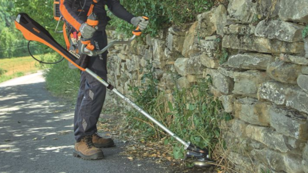 Crolles la lame de la débroussailleuse se détache et tue un employé des espaces verts