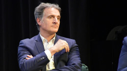 "C'est de la police politique, violente" : Éric Piolle demande à Jean-Luc Mélenchon de condamner l’action contre Barbara Butch à Grenoble "C'est de la police politique, violente" : Éric Piolle demande à Jean-Luc Mélenchon de condamner l’action contre Barbara Butch à Grenoble