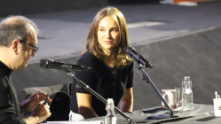 Cinéma : des figurants cyclistes recherchés pour un film avec Natalie Portman et Jonathan Bailey à l’Alpe d’Huez Cinéma : des figurants cyclistes recherchés pour un film avec Natalie Portman et Jonathan Bailey à l’Alpe d’Huez