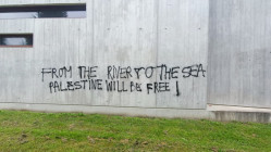 "SCPO l'ouverture au monde s'arrête à Gaza" : un élève de Sciences Po Grenoble exclu après une banderole pro-palestinienne "SCPO l'ouverture au monde s'arrête à Gaza" : un élève de Sciences Po Grenoble exclu après une banderole pro-palestinienne