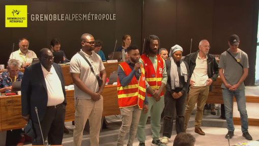 "Un toit, c'est la loi !" : pourquoi deux &eacute;lus ont quitt&eacute; le conseil m&eacute;tropolitain de Grenoble en pleine s&eacute;ance