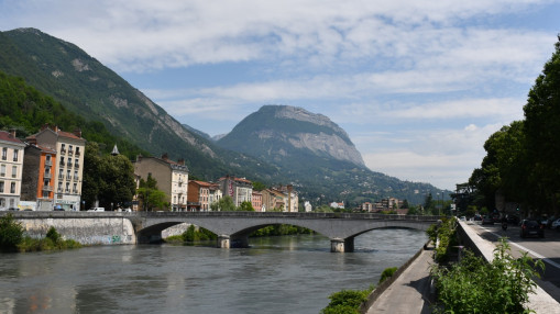 Pourquoi Grenoble reste sous surveillance malgré une amélioration de la qualité de l’air Pourquoi Grenoble reste sous surveillance malgré une amélioration de la qualité de l’air