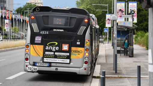 Gaz lacrymog&egrave;ne dans un bus pr&egrave;s de Grenoble : trois individus prennent la fuite