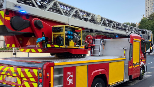 Grenoble : des habitants &eacute;vacu&eacute;s par les fen&ecirc;tres apr&egrave;s un incendie rue Saint-Laurent