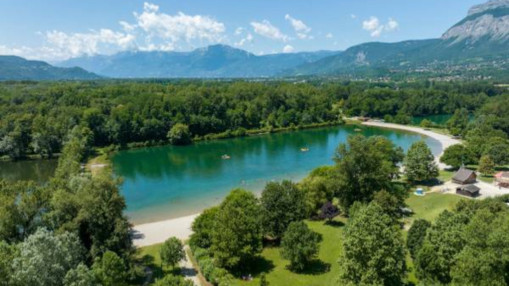 Mort d&rsquo;une chienne au Bois fran&ccedil;ais : les analyses des lacs se veulent rassurantes