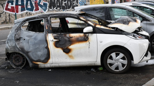 Moirans : 23 voitures détruites dans un incendie volontaire, un homme placé en garde à vue Moirans : 23 voitures détruites dans un incendie volontaire, un homme placé en garde à vue