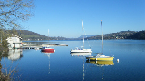 Près de Grenoble : la plage du lac de Paladru rouvre au public