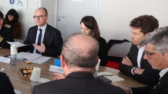 Fin annoncée de l'usine Teisseire à Crolles : les élus isérois saluent la venue du ministre et réaffirment leur mobilisation