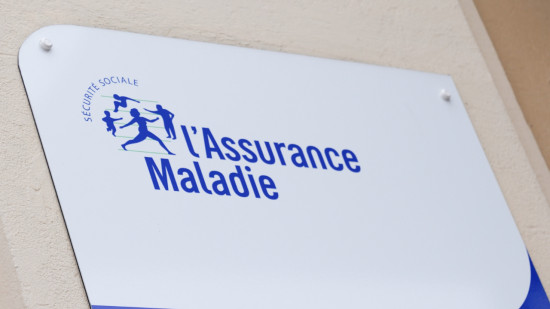 Son op&eacute;ration n'a pas &eacute;t&eacute; prise en charge : une femme trans r&eacute;clame 10 000 euros &agrave; la CPAM &agrave; Grenoble