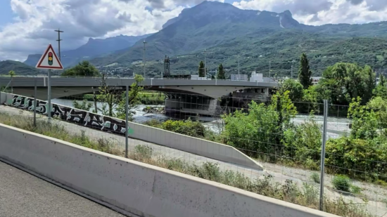 Grenoble : une femme de 25 ans d&eacute;c&egrave;de apr&egrave;s une chute du pont de Catane