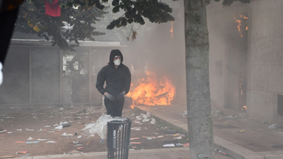 Grenoble : magasins pill&eacute;s, voitures incendi&eacute;es, violents affrontements&hellip; le centre-ville bascule dans le chaos