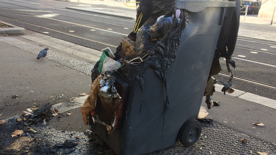 Grenoble : Alain Carignon veut que la Métropole porte plainte contre les incendies de poubelles Grenoble : Alain Carignon veut que la Métropole porte plainte contre les incendies de poubelles