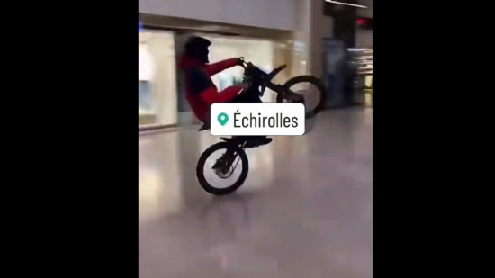 Grenoble : jugé pour un rodéo dans un centre commercial, il garde son permis Grenoble : jugé pour un rodéo dans un centre commercial, il garde son permis