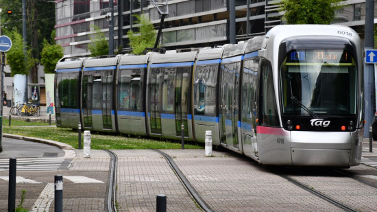 Grenoble : la police recherche des témoins après l'accident d’un octogénaire percuté par un tramway Grenoble : la police recherche des témoins après l'accident d’un octogénaire percuté par un tramway