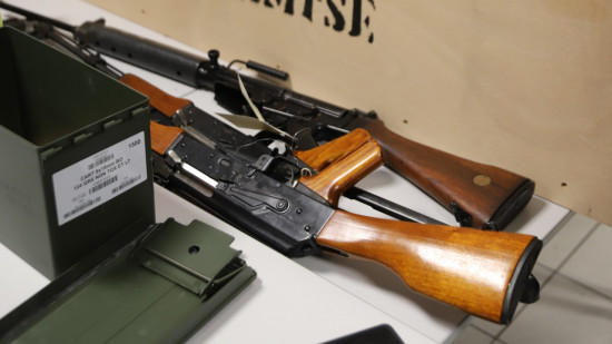 Grenoble : la veuve d'un bandit grenoblois prise pour cible par des tirs d'AK-47 Grenoble : la veuve d'un bandit grenoblois prise pour cible par des tirs d'AK-47