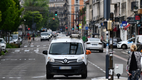 Grenoble : la Ville va obstruer 2500 bouches d'arrosage des trottoirs qui ne fonctionnent plus depuis six ans