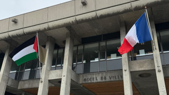 Grenoble : le drapeau palestinien installé sur le fronton de la mairie Grenoble : le drapeau palestinien installé sur le fronton de la mairie