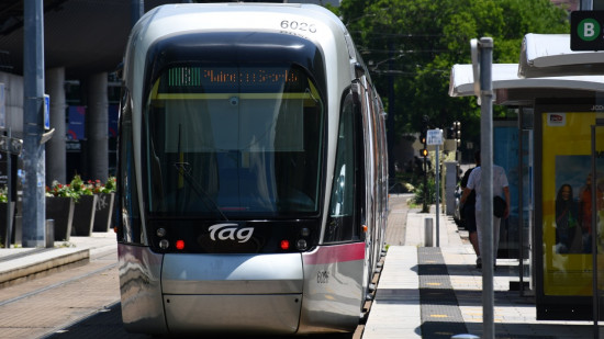 Grenoble : un homme décède à un arrêt de tramway Grenoble : un homme décède à un arrêt de tramway