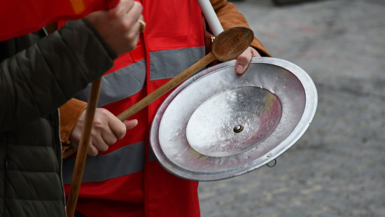 Grenoble : une casserolade pour accueillir Olivier Véran Grenoble : une casserolade pour accueillir Olivier Véran