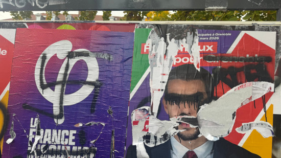 Grenoble : une croix gammée sur les affiches d'Allan Brunon, le candidat LFI porte plainte