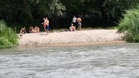 Près de Grenoble : elle manque de se noyer, la police la verbalise pour baignade interdite