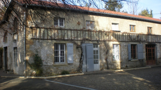 Près de Grenoble : une école catholique privée fermée par la mairie Près de Grenoble : une école catholique privée fermée par la mairie