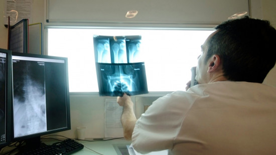 Prison avec sursis requise contre un neurochirurgien du CHU Grenoble Alpes Prison avec sursis requise contre un neurochirurgien du CHU Grenoble Alpes