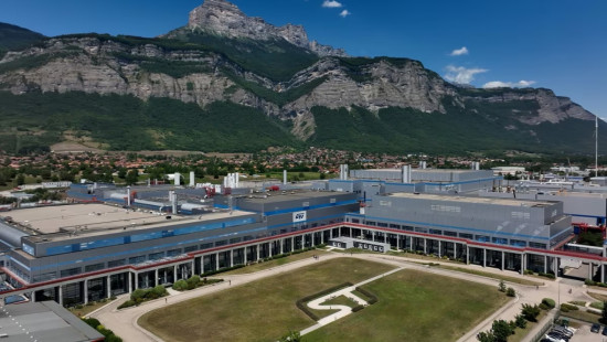 STMicroelectronics : bénéfice en forte baisse mais cap maintenu sur la restructuration et l’innovation