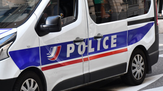 Un homme percuté puis embarqué de force dans une voiture près de Grenoble : la police le recherche activement Un homme percuté puis embarqué de force dans une voiture près de Grenoble : la police le recherche activement