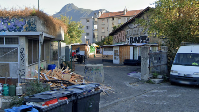 Grenoble : le campement de la rue Polotti démantelé, 46 occupants concernés Grenoble : le campement de la rue Polotti démantelé, 46 occupants concernés