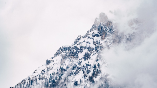 Jusqu&rsquo;&agrave; 30 cm de neige : un risque d&rsquo;avalanche marqu&eacute; signal&eacute; dans plusieurs massifs is&eacute;rois