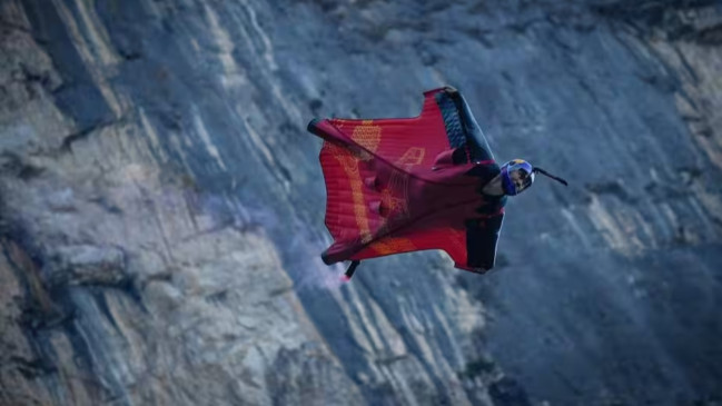 Belledonne : un wingsuiteur de 44 ans se tue lors d&rsquo;un saut pr&egrave;s du lac de La Balmette