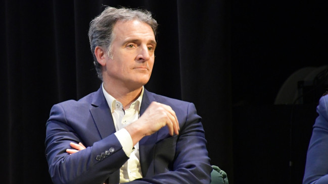 "C'est de la police politique, violente" : Éric Piolle demande à Jean-Luc Mélenchon de condamner l’action contre Barbara Butch à Grenoble "C'est de la police politique, violente" : Éric Piolle demande à Jean-Luc Mélenchon de condamner l’action contre Barbara Butch à Grenoble