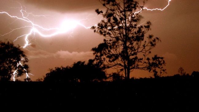 Orages violents en Is&egrave;re : vigilance orange ce jeudi, jusqu&rsquo;&agrave; 100 mm de pluie attendus