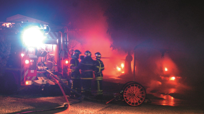 Is&egrave;re : l&rsquo;incendie de six autocars &agrave; Vif provoqu&eacute; par un accident, un jeune conducteur poursuivi
