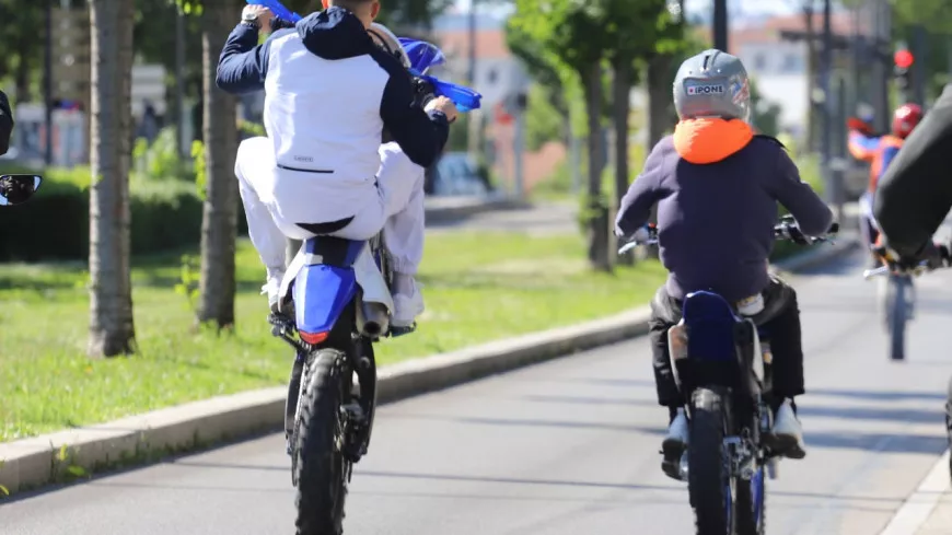 Grenoble : à 6 ans, il réalise un rodéo et percute un autre enfant avec sa moto
