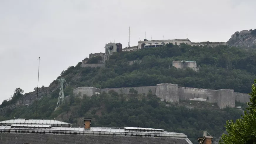 Grenoble : accès piéton interdit à la Bastille à cause des vents violents