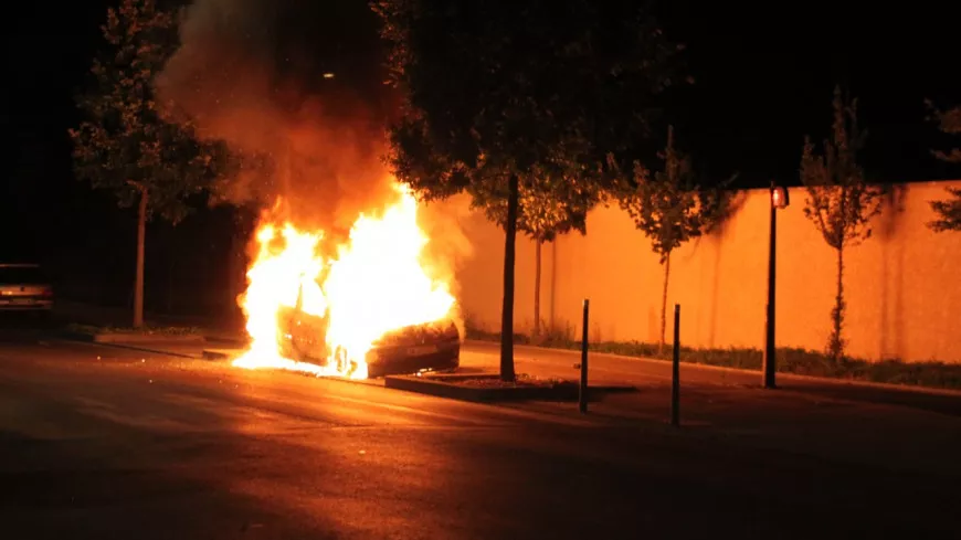 Grenoble : une vingtaine de voitures incendiées pour la nuit de la Saint-Sylvestre