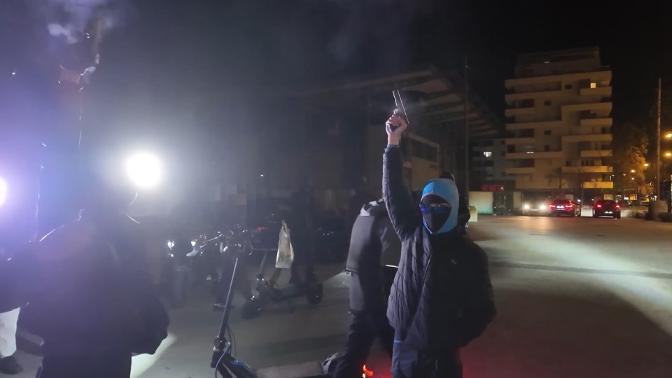 Tirs d'armes à feu, drogue, rodéos : un youtubeur allemand en immersion à Echirolles, la "mini-Chicago de France"