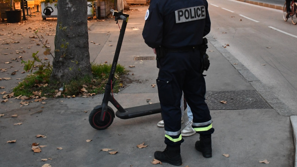 Grenoble : l&rsquo;opposition juge insuffisant l&rsquo;arr&ecirc;t&eacute; municipal sur les trottinettes place Saint Bruno
