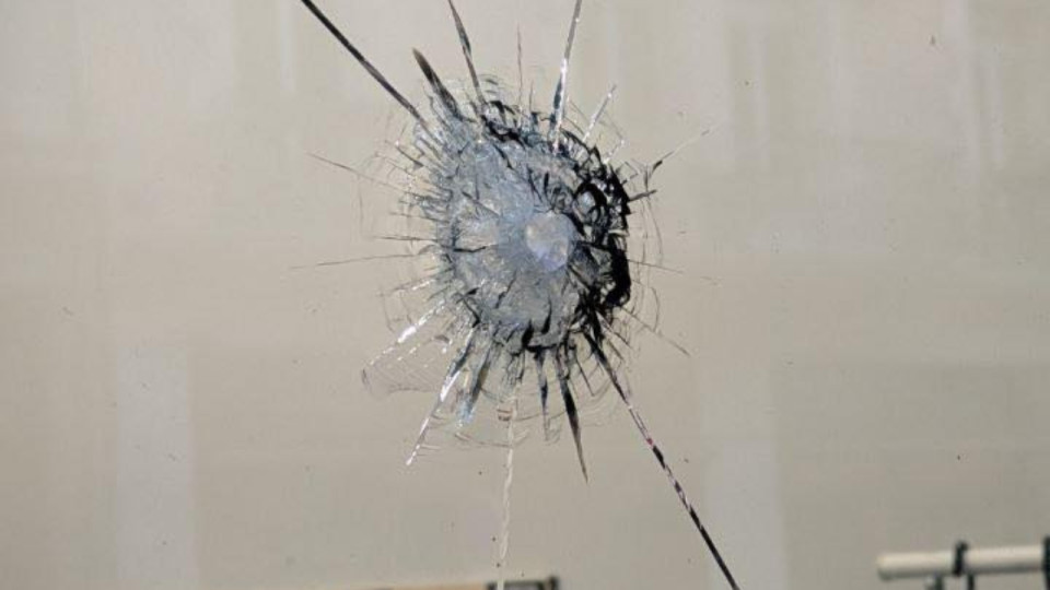 Municipales &agrave; Grenoble : qui en veut &agrave; Allan Brunon (LFI), dont le local de campagne a &eacute;t&eacute; attaqu&eacute; ?