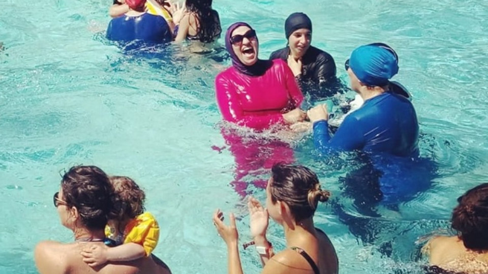 Burkini autoris&eacute; &agrave; Grenoble : Alain Carignon accuse la majorit&eacute; municipale de "d&eacute;tournement de la loi"