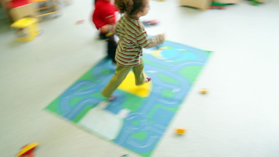 Grenoble : des sacs-poubelles jet&eacute;s pr&egrave;s d&rsquo;une cr&egrave;che, des parents d&eacute;noncent une situation dangereuse
