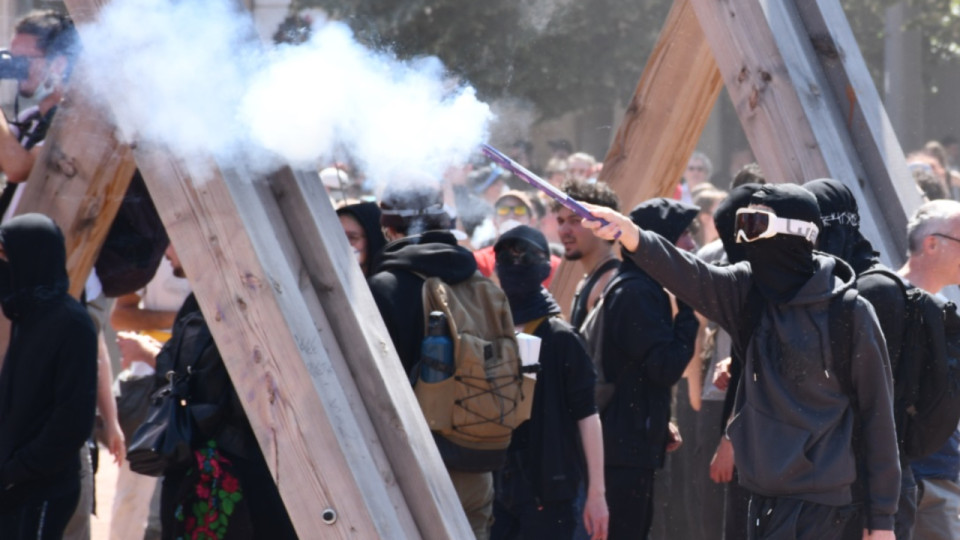 Meylan : des mortiers d&rsquo;artifice atterrissent dans l&rsquo;enceinte de la gendarmerie, trois mineurs interpell&eacute;s