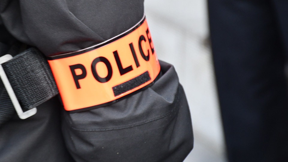 &Eacute;chirolles : rou&eacute; de coups en pleine rue, ses agresseurs repartent en trottinette