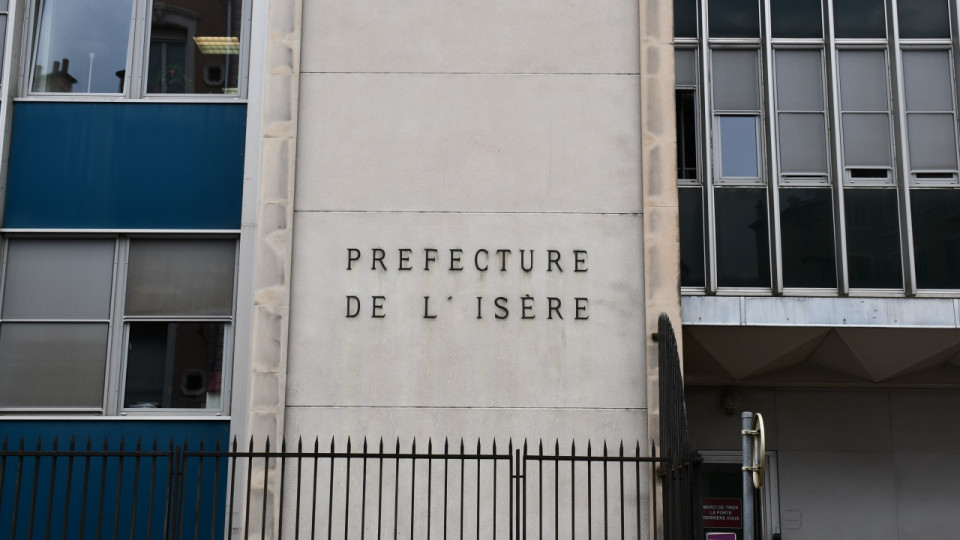 Is&egrave;re : la pr&eacute;fecture d&eacute;fend sa nouvelle organisation pour l&rsquo;accueil des &eacute;trangers