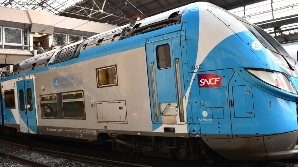 SNCF : 108 heures d&rsquo;interruption entre Grenoble et Chamb&eacute;ry pour installer un nouveau pont