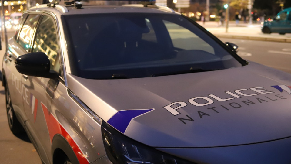 Grenoble : une voiture vol&eacute;e, un fusil d&rsquo;assaut et un bidon d&rsquo;essence apr&egrave;s un refus d&rsquo;obtemp&eacute;rer